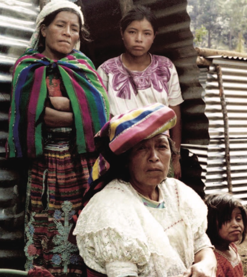 A displaced family from the community of Los Cimientos in the Ixil regio (Michael Flynn/Bulletin of the Atomic Scientists 2002)