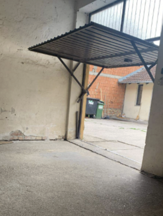 Garage in Kanjiža used for migrant detention - source: Border Violence Monitoring Network